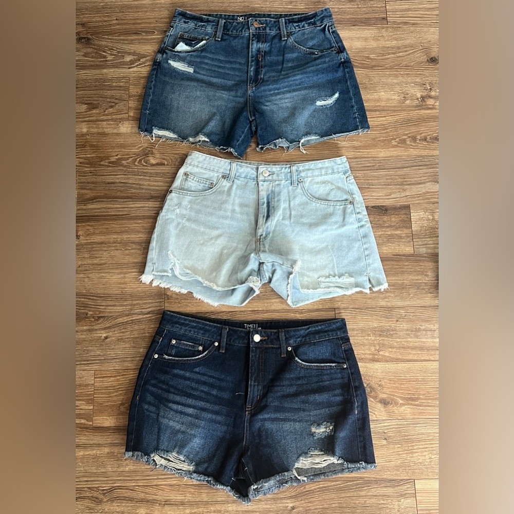 No Boundaries & Time & Tru women’s denim shorts lot size 12 & 13